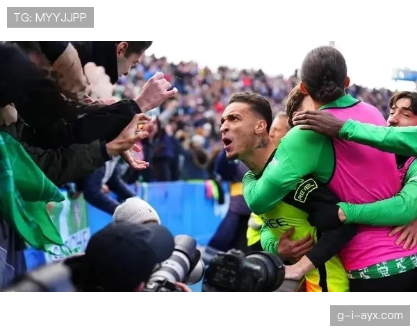 西甲赛场上演惊天逆转，球队顽强拼搏精神引关注