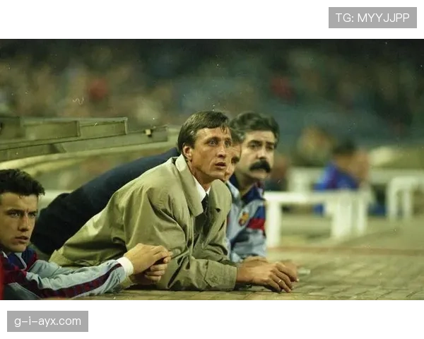 克鲁伊夫战术创新持续引领现代足球发展趋势与理念变革