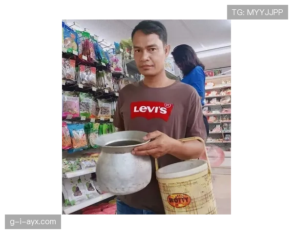 陆光祖拎塑料袋买菜，手上那块表把我穷到沉默